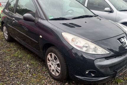 Peugeot 206 113.000 km 2.700 € Essen 45356