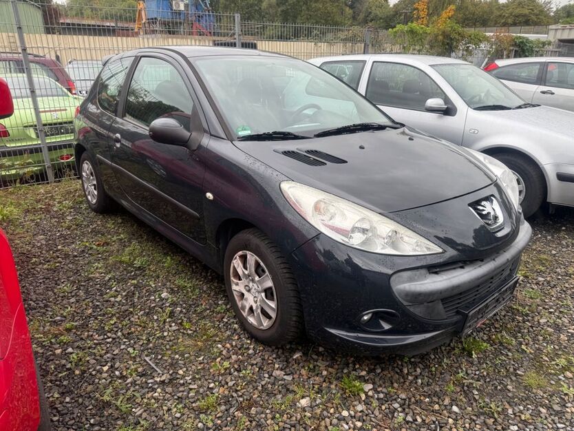 Peugeot 206 113.000 km 2.700 € Essen 45356