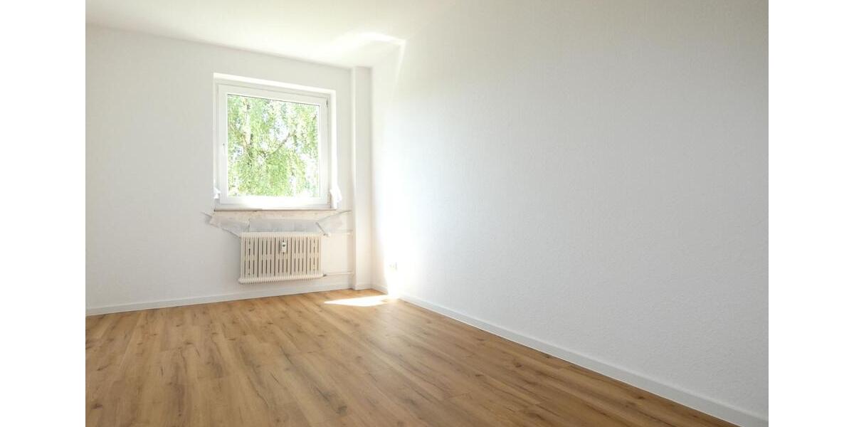 *** Attraktive 3-Zi.-Whg. mit Balkon! Erstbezug nach Sanierung! *** 3 zimmer