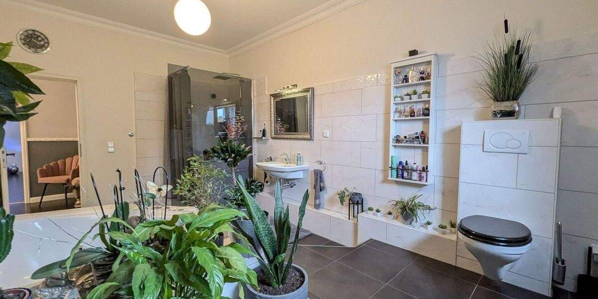 Etagenwohnung Duisburg Mittelmeiderich - 5 Zimmer, 132 m&sup2;, 199.900&euro; | Angebot:25630246