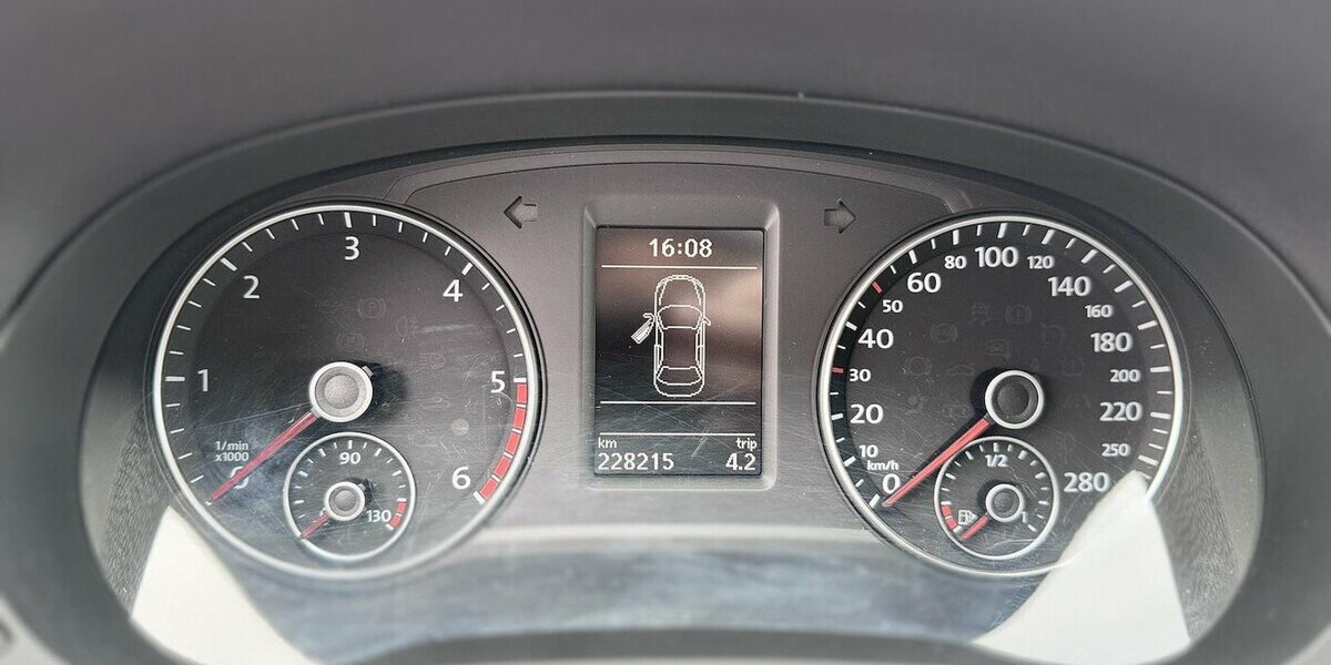 VW Passat 2,0 TDI Highline / Leder / SHD / Keyless 228.000 km 8.900 &euro; Mönchengladbach 41066