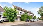 Modernisierte Erdgeschoßwohnung mit Kamin, Massagedusche & privatem Garten - Wohnen mit Stil