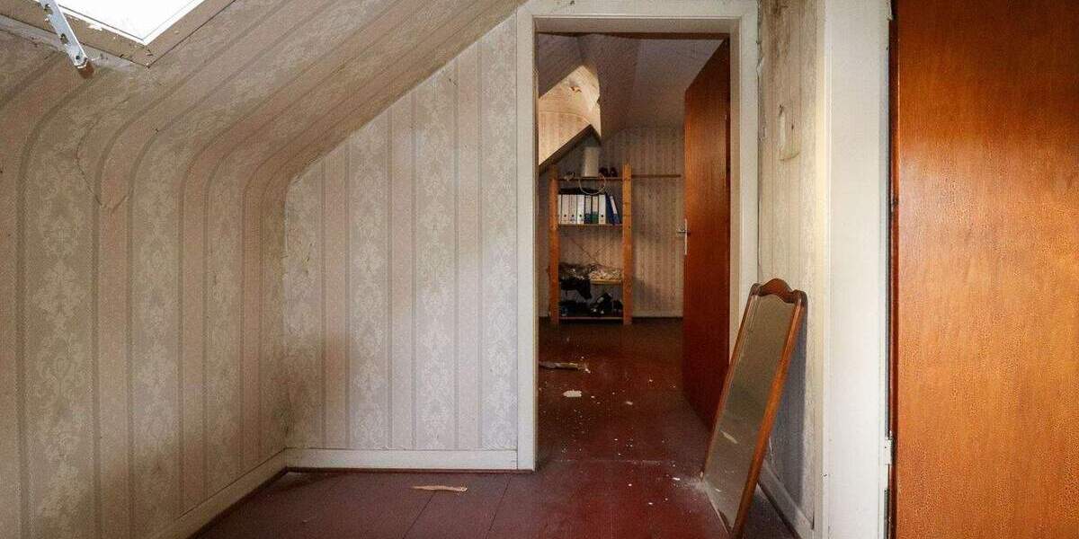 Einfamilienhaus mit großem Grundstück und zusätzlichem sanierungsbedürftigen Wohngebäude 5 zimmer