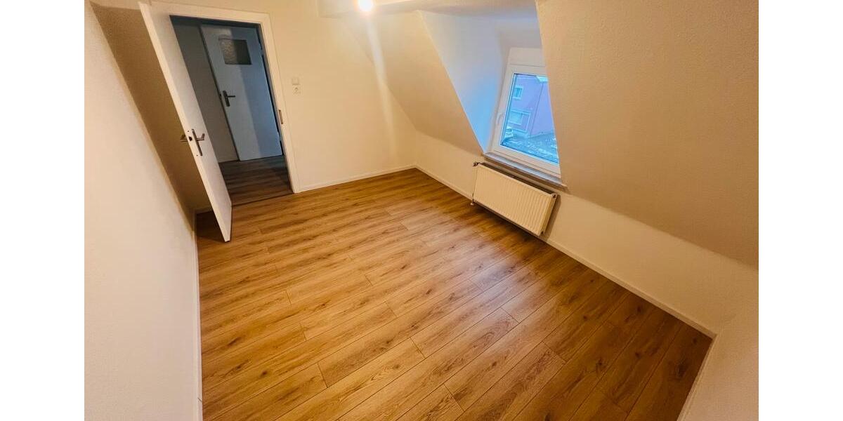 Schön geschnittene & frisch sanierte DG-Wohnung mit Gartennutzung 2 zimmer