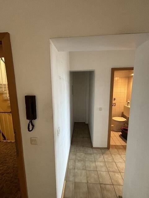 Große leerstehende 3,5 Zi.- Wohnung in ruhiger Top-Lage mit großem Balkon und Garage