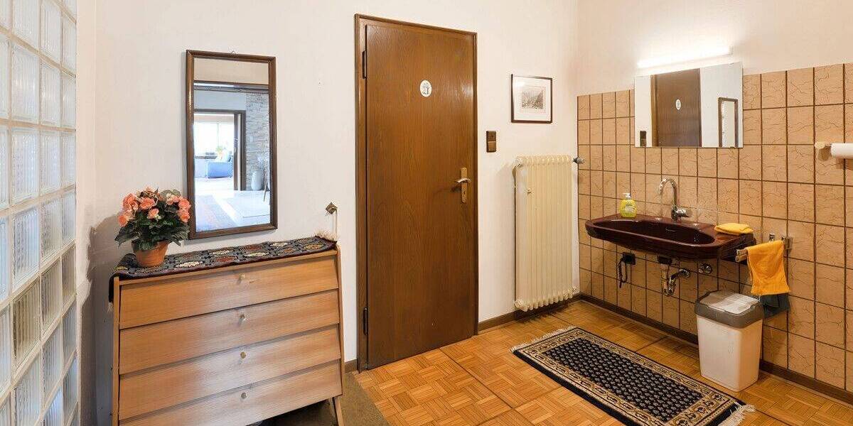 Einfamilienhaus Moers Vennikel - 9 Zimmer, 319 m&sup2;, 699.000&euro; | Angebot:23954877