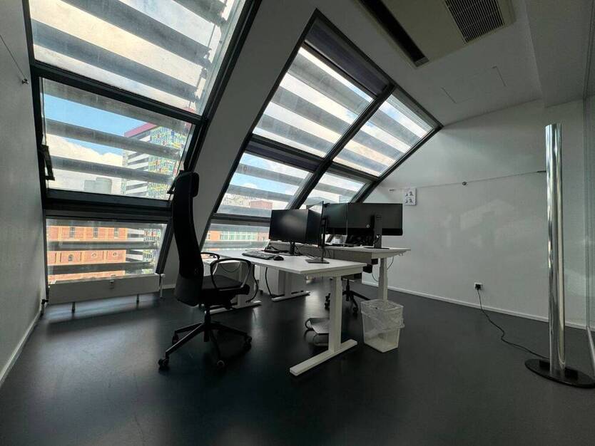 Großes Büro mit Blick über den Medienhafen - All-in-Miete