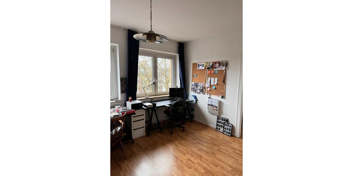 Untermiete: Helle 3-Raum-Wohnung in Düsseldorf mit Ausblick auf B 3 zimmer