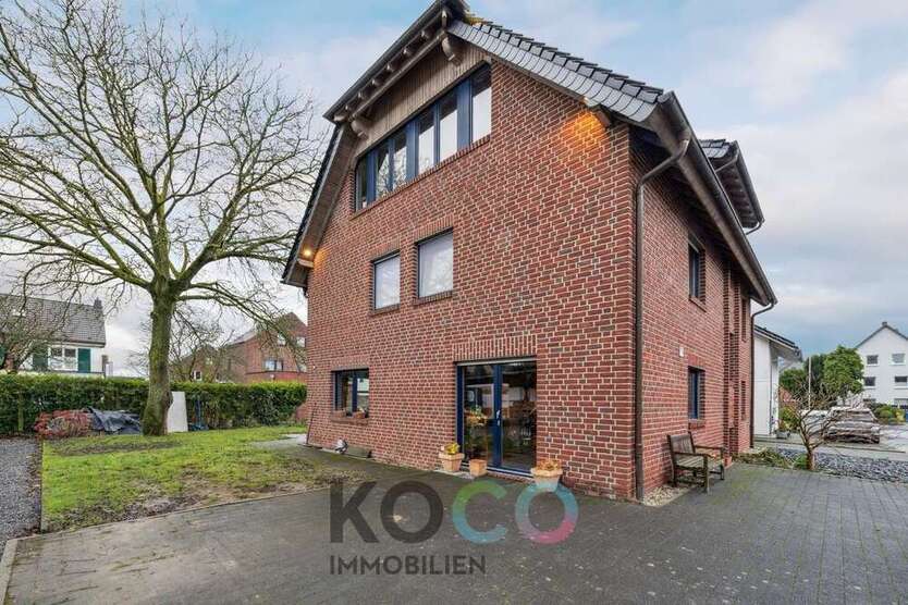 Haus zum Kaufen in Neuss Holzheim 949.000 € 254 m²