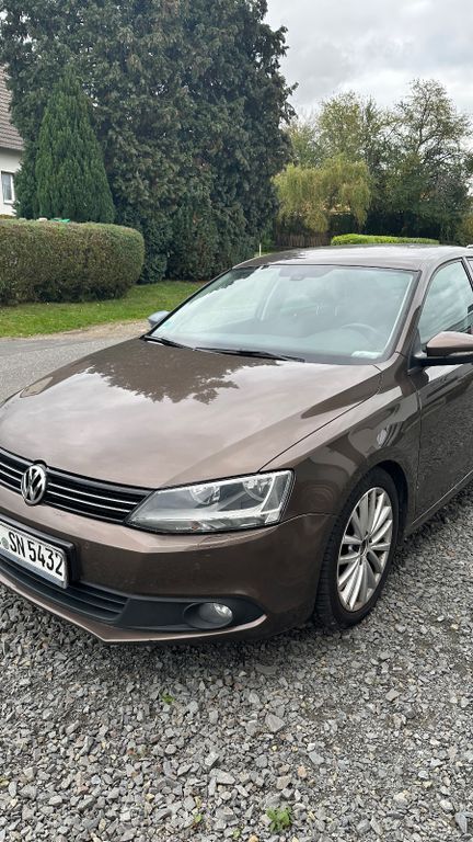 VW Jetta 285.183 km 4.100 € Köln 50667