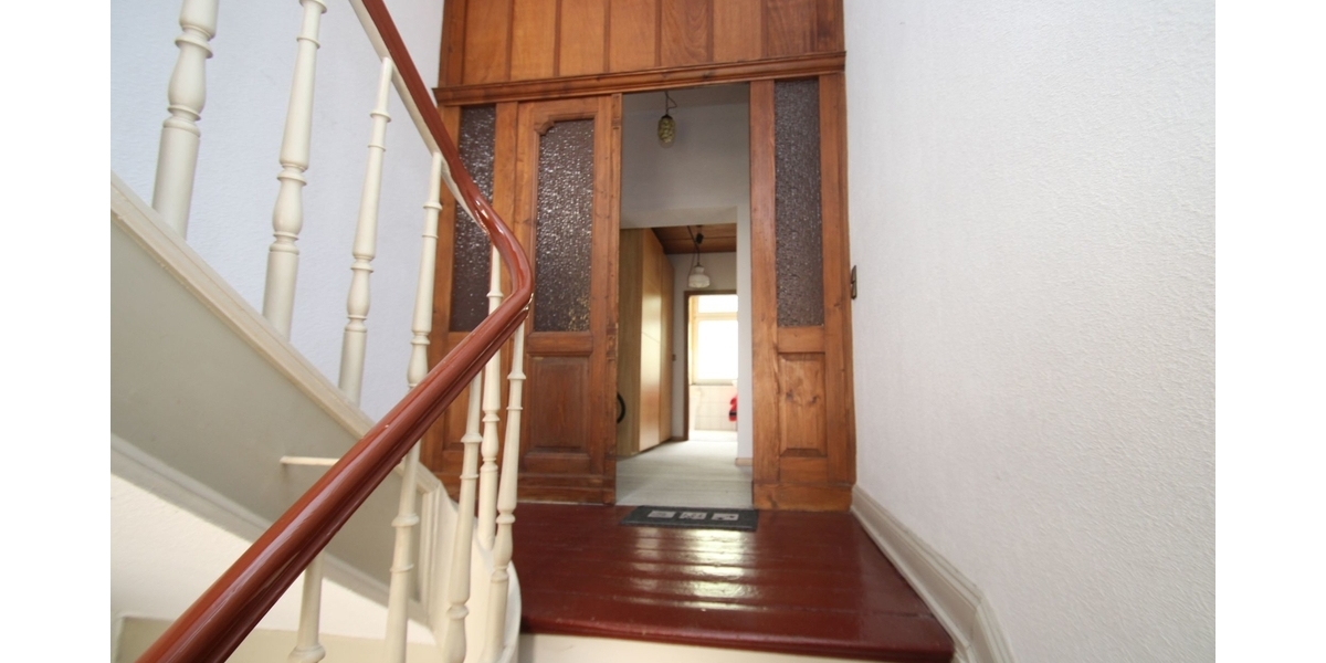 Mehrfamilienhaus mit drei Wohneinheiten und Entwicklungspotenzial 6 zimmer