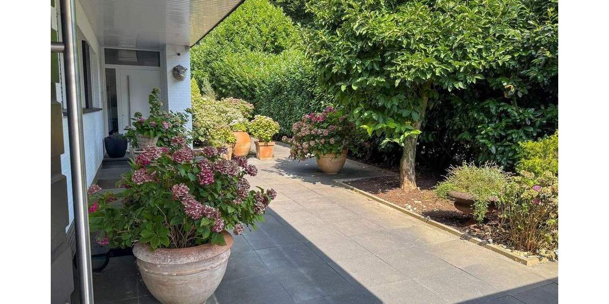 Luxuriöses Einfamilienhaus mit außergewöhnlichem Raumkonzept in Bestlage von Neuss-Selikum 9 zimmer