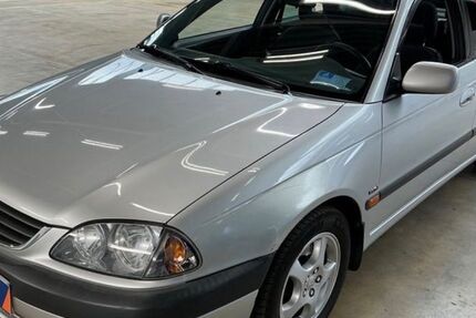 Toyota Avensis 115.235 km 3.490 &euro; Düsseldorf 40235