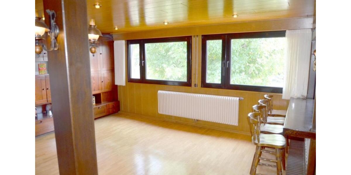 Dachgeschosswohnung mit Loggia (ca. 100 m²) 3 zimmer