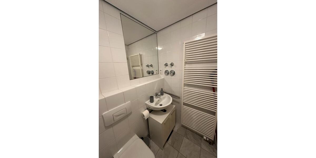 Etagenwohnung Düsseldorf Heerdt - 1 Zimmer, 40 m&sup2;, 1.429&euro; | Angebot:26534217