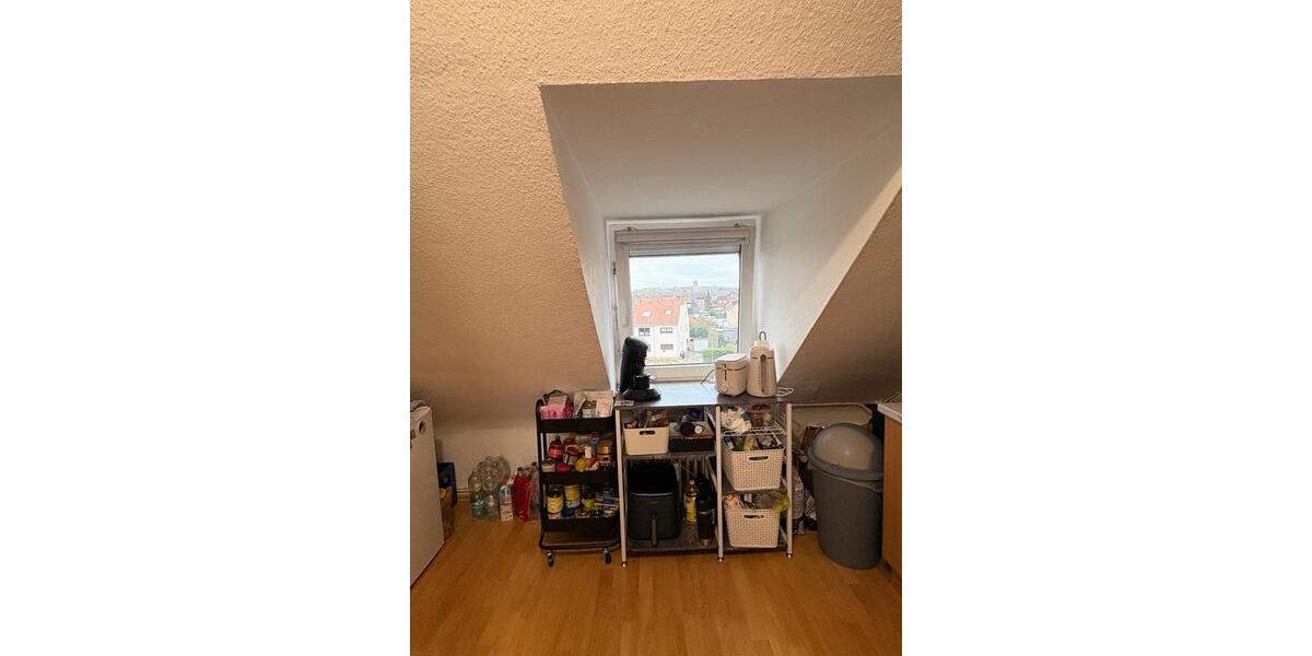 Schöne 2-Zimmer-Dachgeschosswohnung (51 m²) in zentraler Lage 2 zimmer