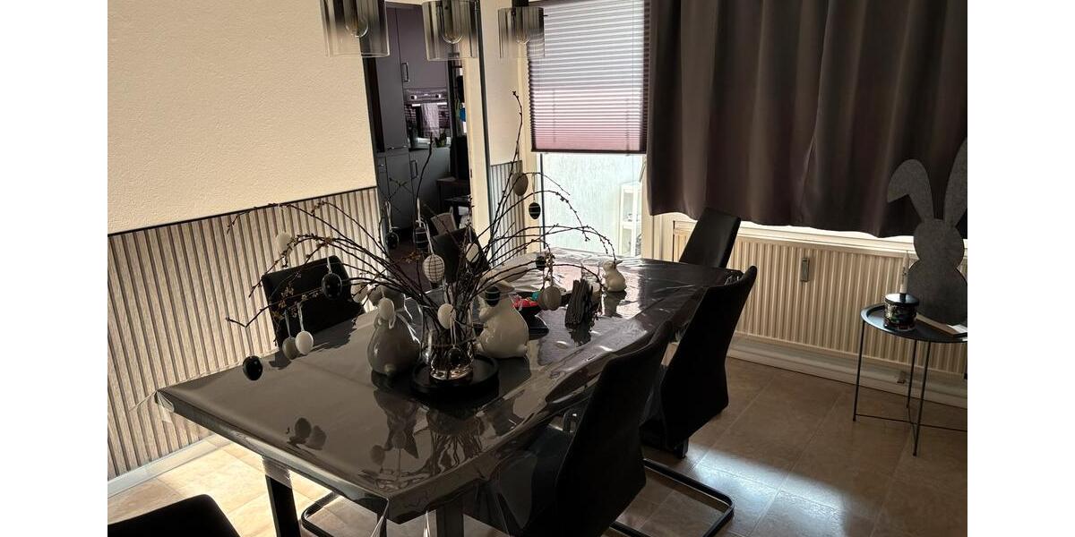 Dachgeschoßwohnung Mönchengladbach West - 4 Zimmer, 93 m&sup2;, 180.000&euro; | Angebot:27077729