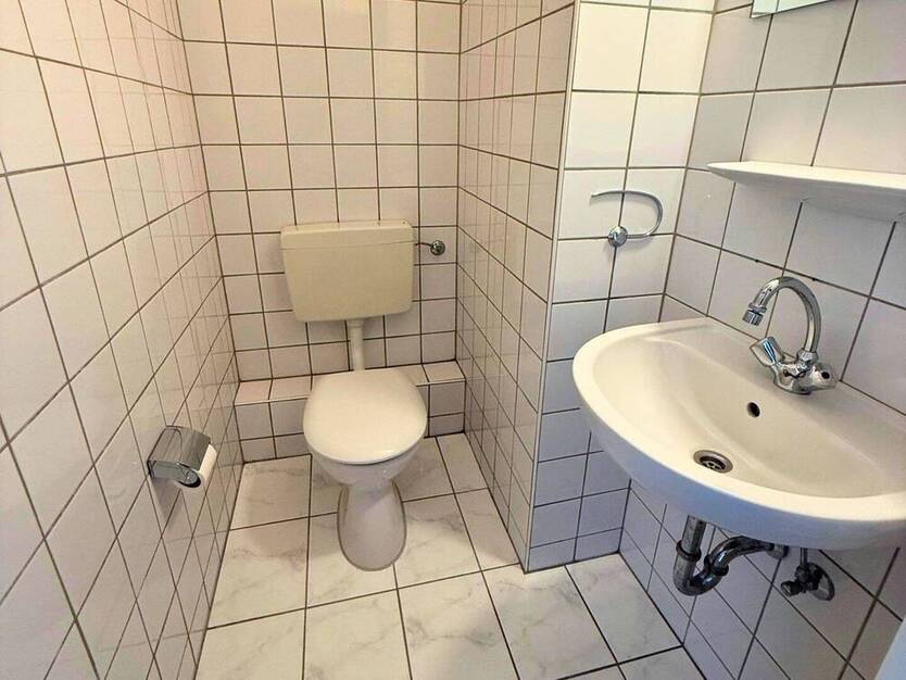 Attraktive Eigentumswohnung in Neuss Norf * leerstehend * gute Lage * Loggia * 4 Zimmer *