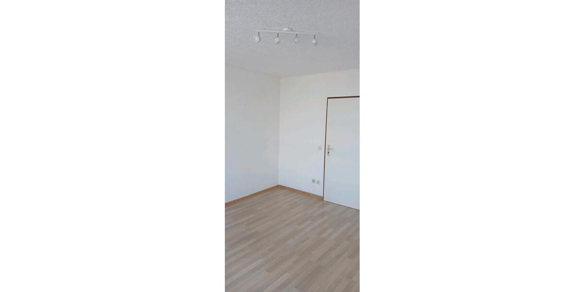 Ruhiges Apartment mit Balkon & Aufzug – zentrale Lage 1 zimmer