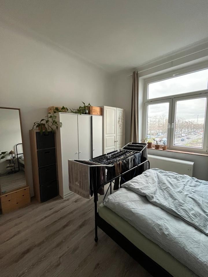 Helle Altbauwohnung für junges Pärchen in Düsseldorf-Lörick zimmer