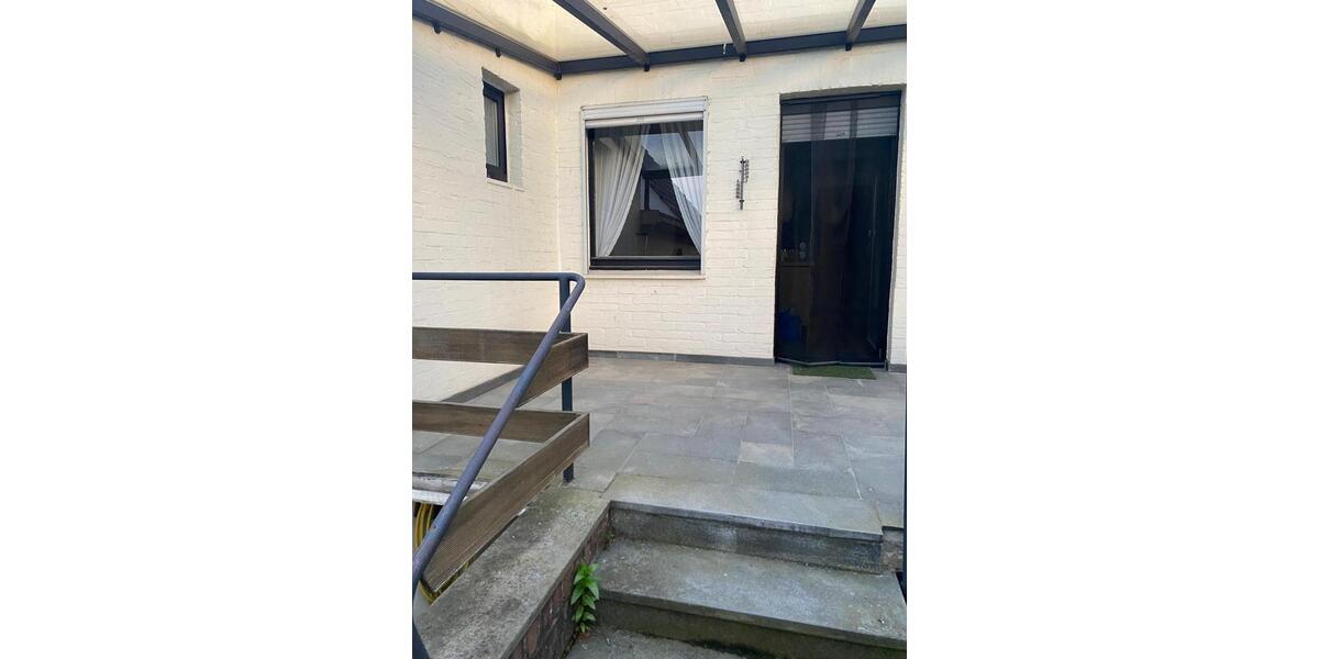 vollmöblierte Doppelhaushälfte auf einem 1200 m² Grundstück 6 zimmer