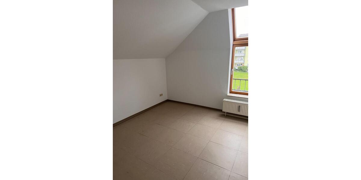 Helle 4-Zimmer-Dachgeschosswohnung in Leverkusen-Manfort 4 zimmer