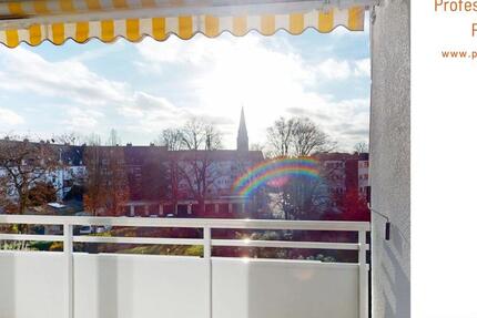 Attraktive Dachgeschosswohnung mit Süd-West Loggia, Einbauküche und Stellpatz! 4 zimmer