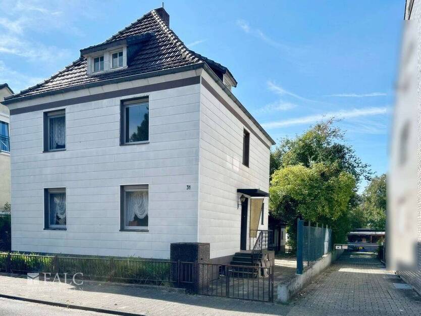 Grundstück mit Bestandsgebäude in Düsseldorf - Hassels