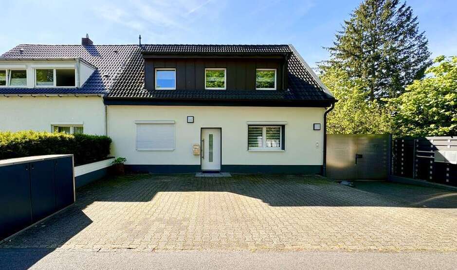 Haus zum Kaufen in Düsseldorf 1.090.000 € 265 m²