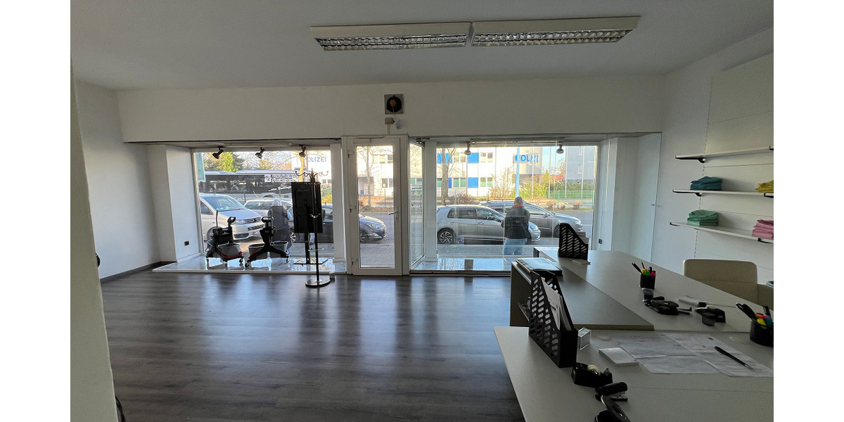 Investorenobjekt mit 3 Wohnungen, 2 Ladenlokalen und Erweiterungsmöglichkeiten 1 zimmer