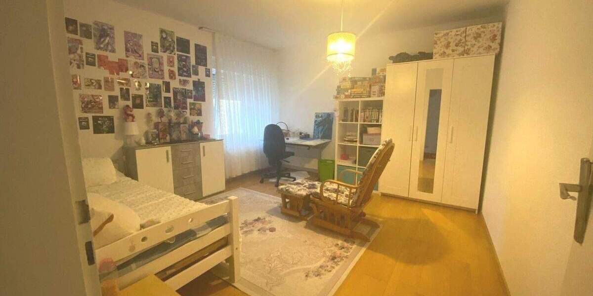 Mehrfamilienhaus, Wohnhaus Krefeld Stadtmitte - 5 Zimmer, 140 m&sup2;, 249.000&euro; | Angebot:25776323
