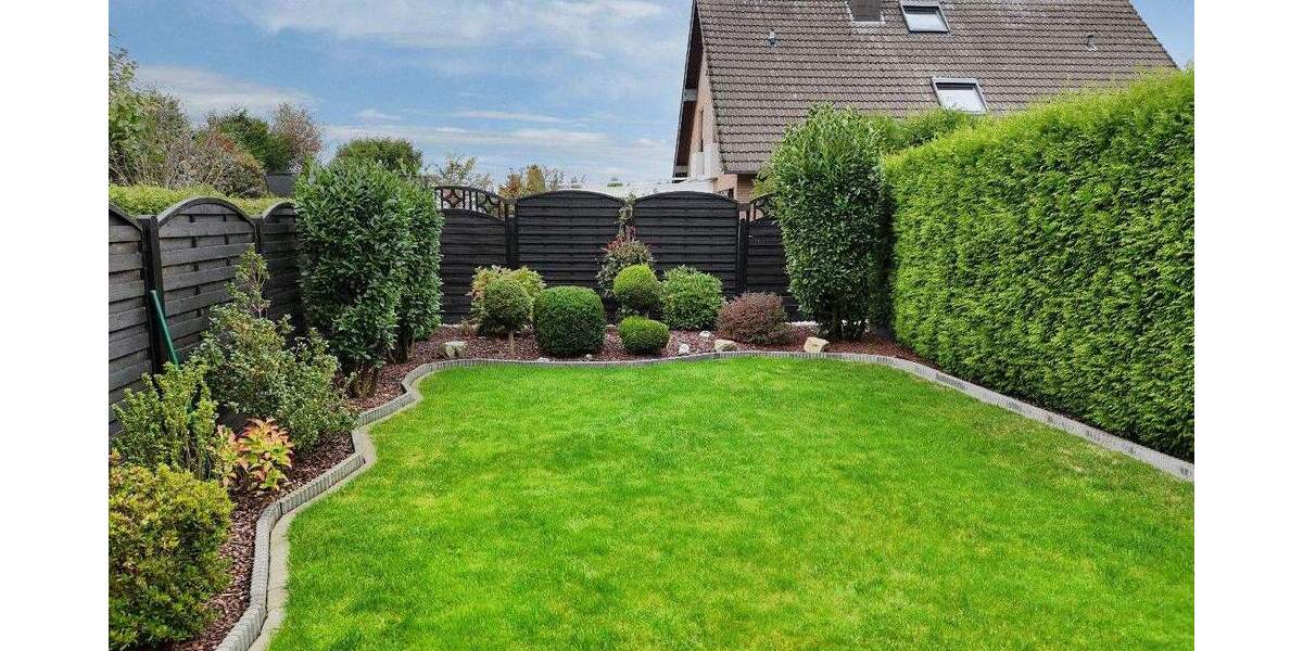 Gibt es ja doch ! Klassische kleine Doppelhaushälfte in schöner Lage von Kaarst - Vorst 4 zimmer