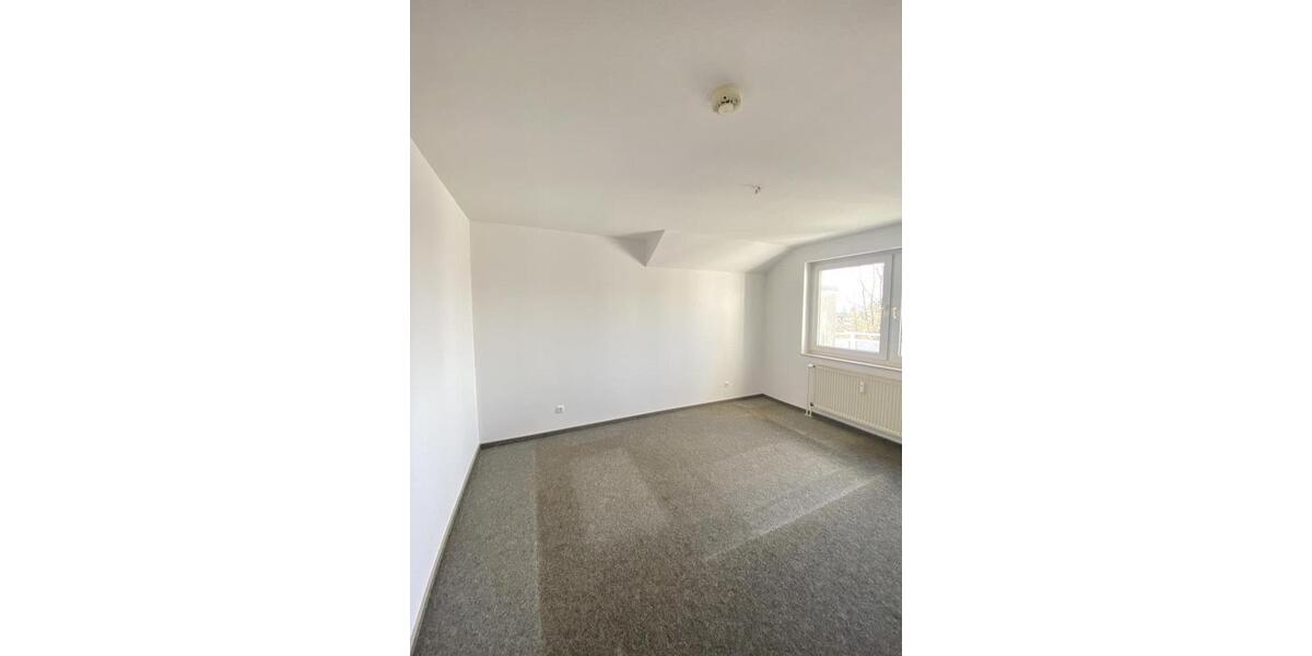 Dachgeschoßwohnung Solingen Aufderhöhe - 2 Zimmer, 58 m&sup2;, 362&euro; | Angebot:26049205