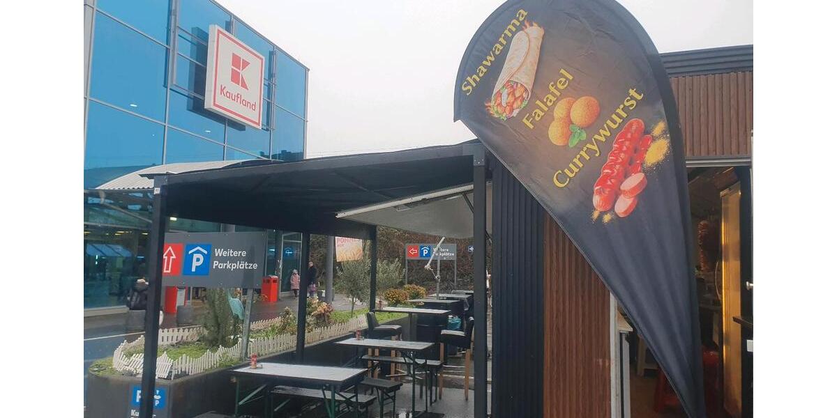 Feste Imbisswagen mitten in Düsseldorf zimmer