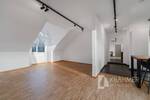 Düsseldorf-Kaiserswerth: Helle, modernisierte Dachgeschoßwohnung mit TG-Stellplatz