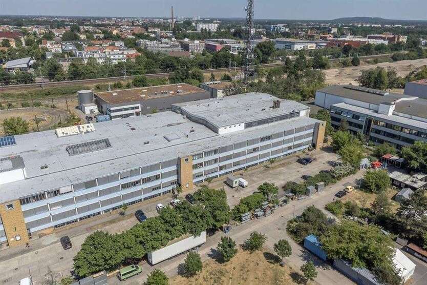 Halle in Berlin 6.951,68 € 868.96 m²