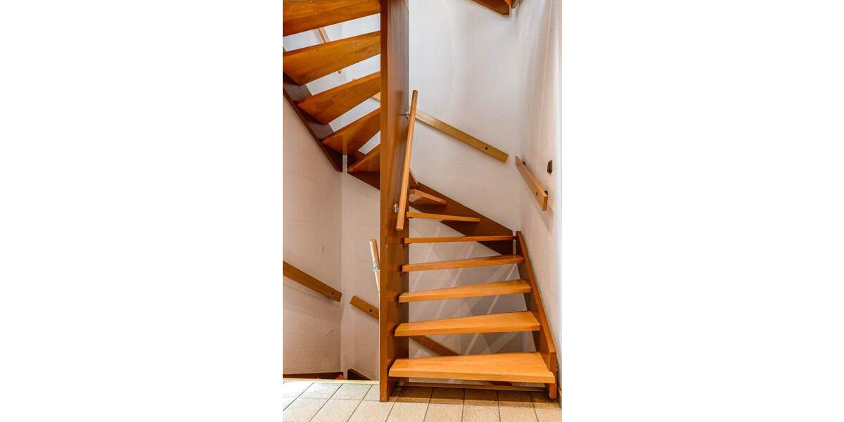 Reihenmittelhaus mit Garage * 4 Zimmer * Süd-Terrasse * Keller * Wannenbad 4 zimmer