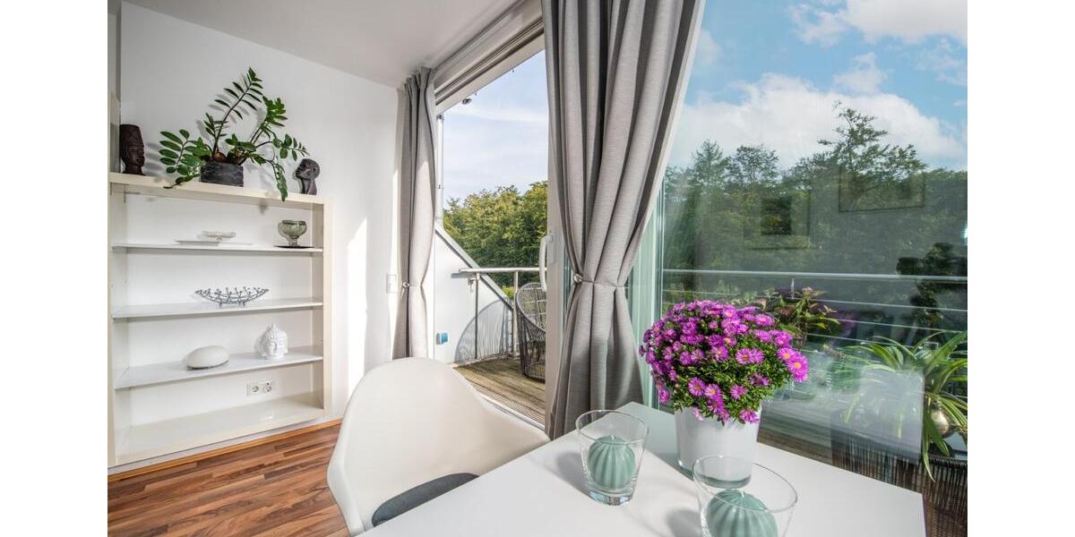 Dachgeschoßwohnung Düsseldorf Stadtbezirk 9 - 2 Zimmer, 60 m&sup2;, 1.200&euro; | Angebot:26060208