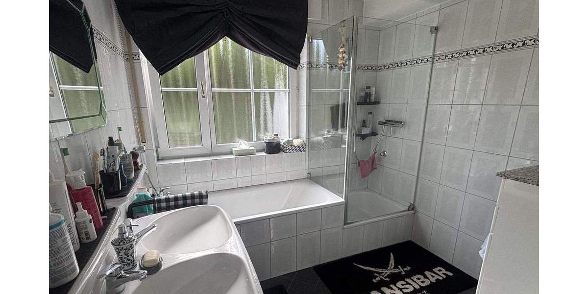 Doppelhaushälfte mit Ladenlokal 3 zimmer