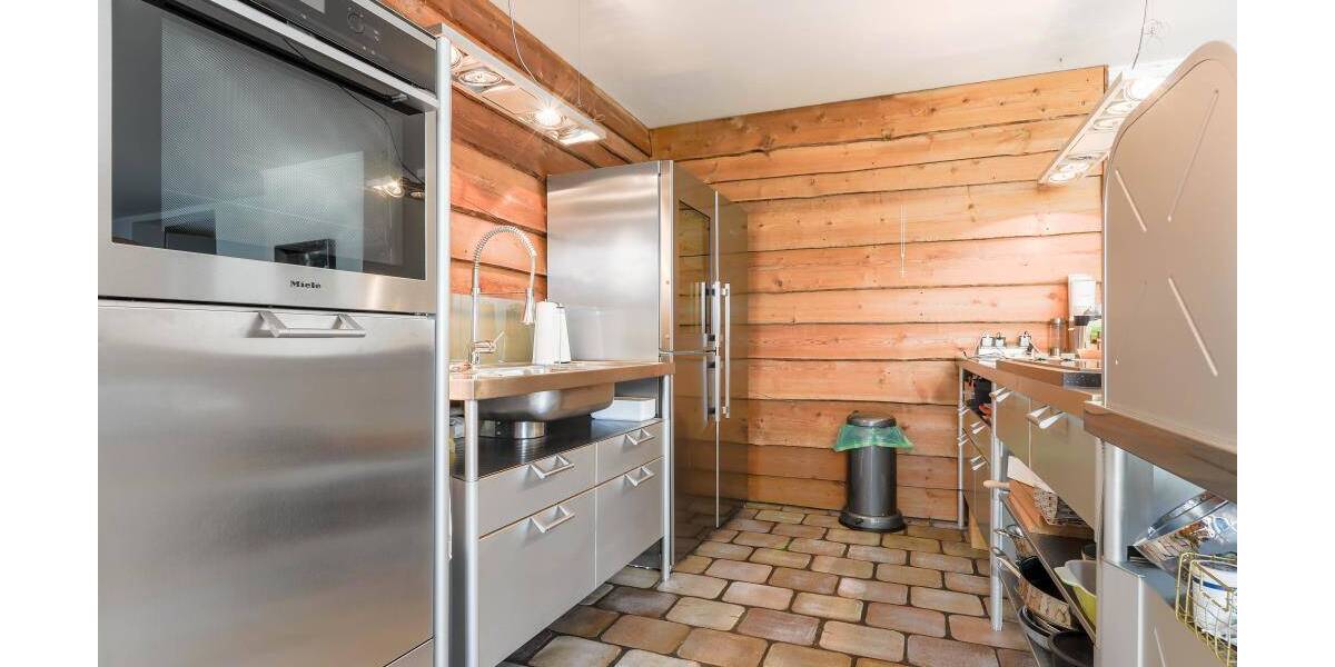 Exklusives Einfamilienhaus mit 2 Einliegerwohnungen* hochwertige Ausstattung * großzügige Raumaufteilung * Wellnessbe... 8 zimmer