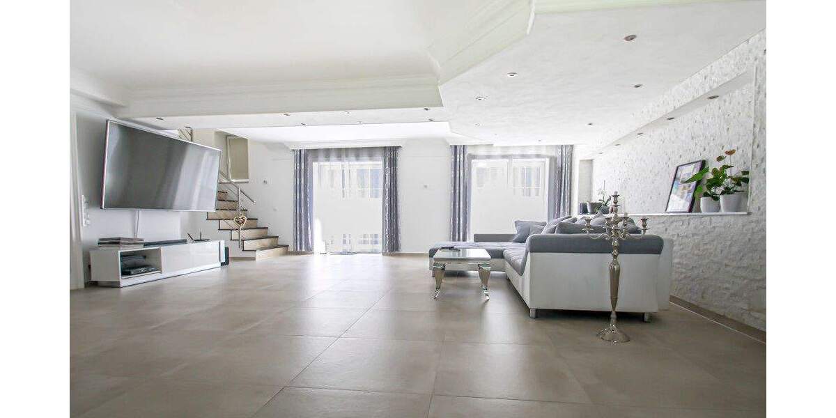 Imposantes Landhaus mit diversen Nebengebäuden 7 zimmer