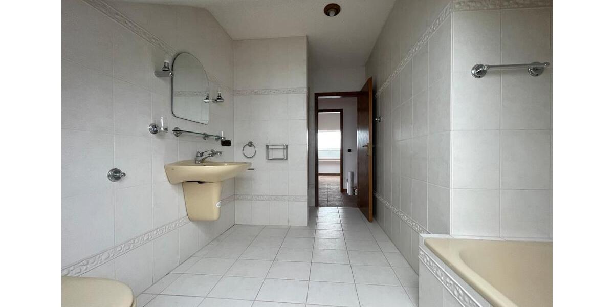 Dachgeschoßwohnung Mönchengladbach West - 2 Zimmer, 70 m&sup2;, 690&euro; | Angebot:25459987