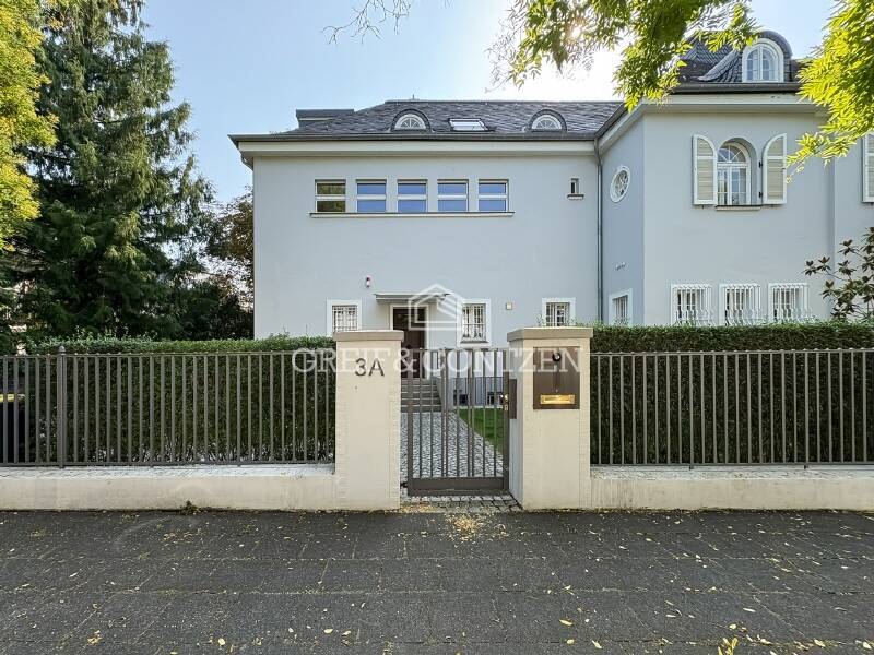Denkmalgeschütztes, einseitig angebautes Einfamilienhaus