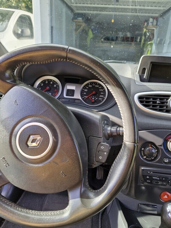 Renault Clio 109.900 km 2.500 € Düsseldorf 40213