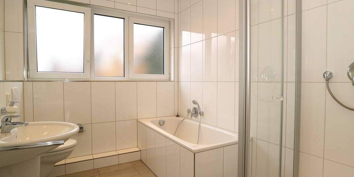 Etagenwohnung Dormagen Hackenbroich - 3 Zimmer, 123 m&sup2;, 1.285&euro; | Angebot:24677065