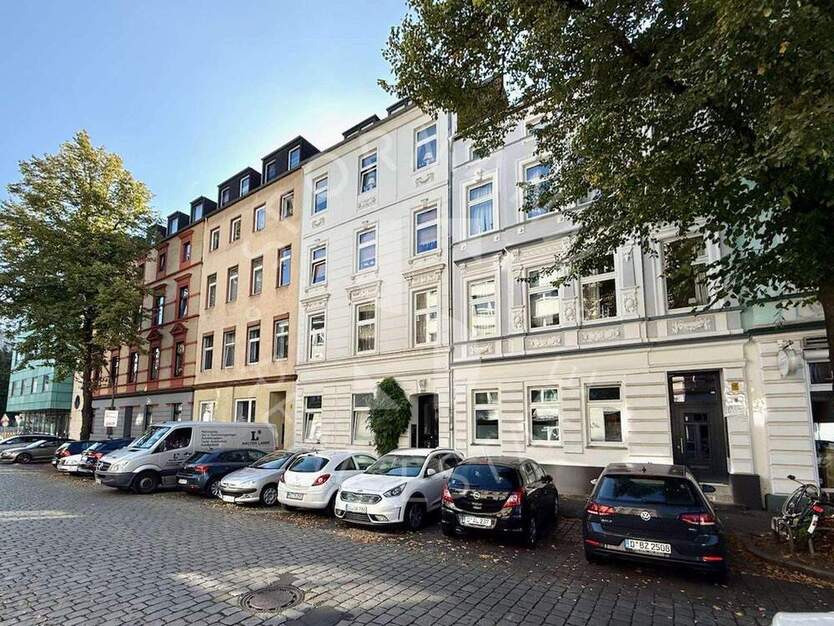 Altbau-Charme trifft urbanen Lifestyle - hochwertige 2-Zimmer-Wohnung mit Balkon in Flingern 2 zimmer