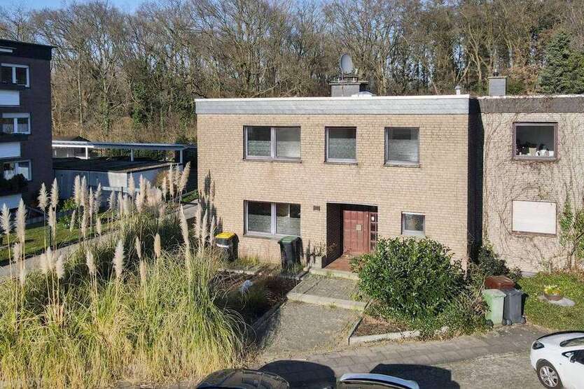 Haus zum Kaufen in Dormagen Delhoven 450.000 € 148 m²