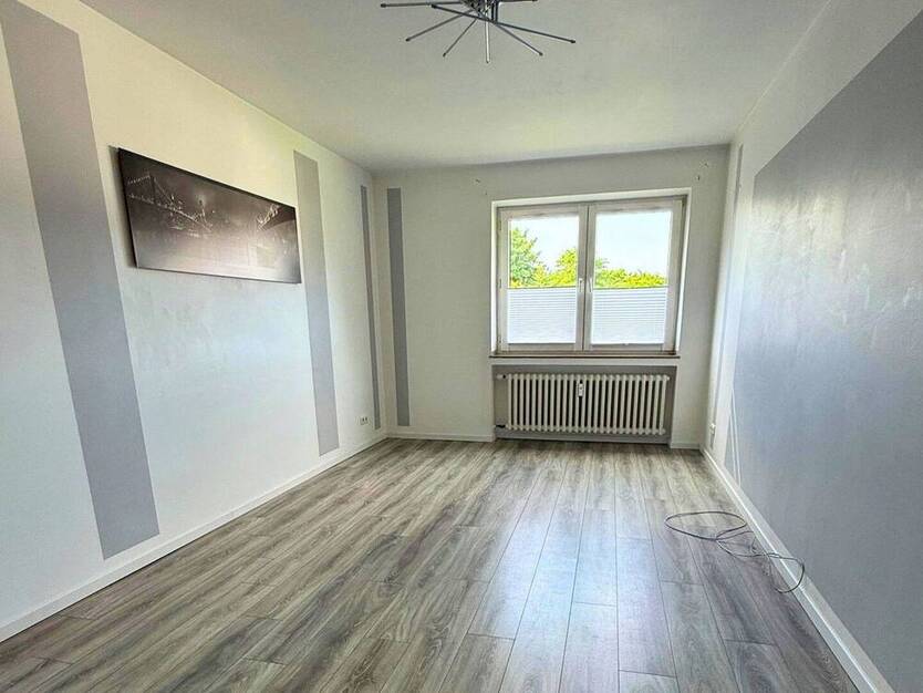 Attraktive Eigentumswohnung in Neuss Norf * leerstehend * gute Lage * Loggia * 4 Zimmer *