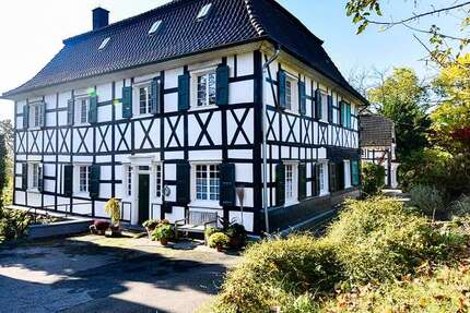 Wohnung zum Kaufen in Solingen 498.000 € 195.02 m² 5 zimmer