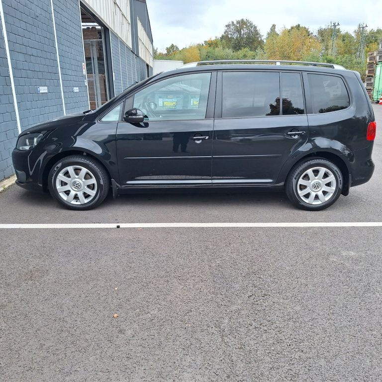VW Touran 209.000 km 7.900 € Düsseldorf 40625
